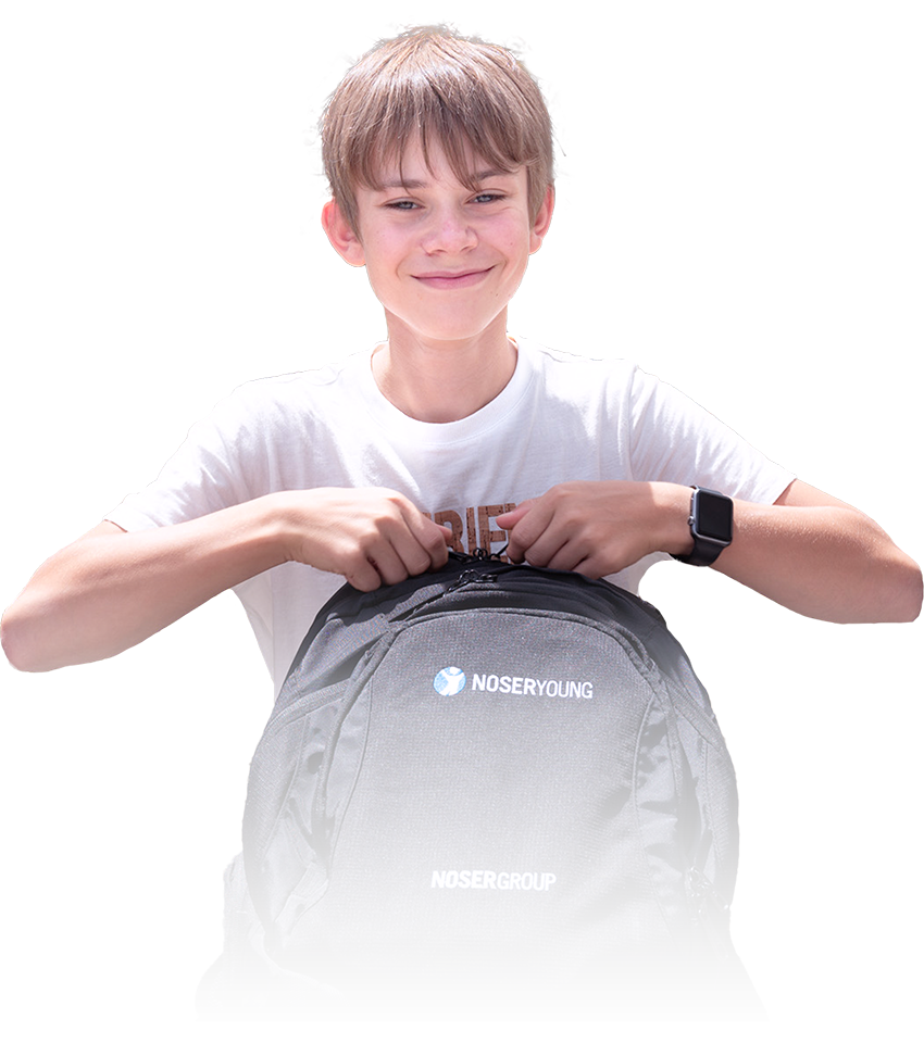 Lernender mit Noser Young Rucksack